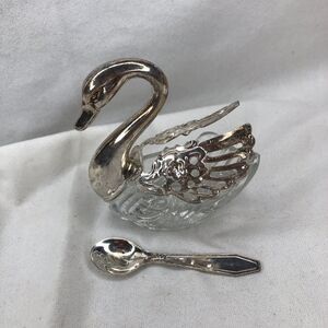 Beautiful Antique silver plated and Crystal Swan 🦢 Salt Cellar with spoon NEAT!